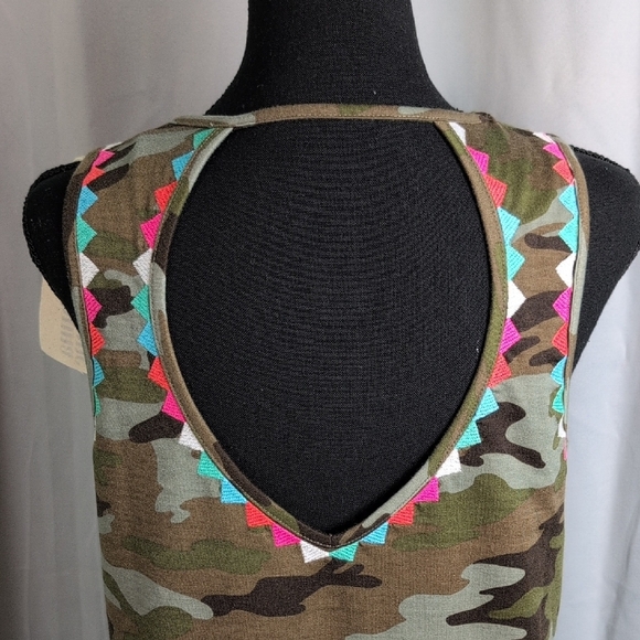 Savanna Jane Green and Brown Camouflage Tank Top Relaxed Fit - Picture 3 of 8